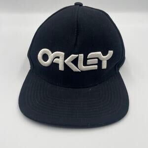 Oakley Embroidered Flat Bill Black Spell Out Hat Snapback Unisex Cap One Size